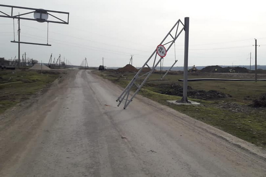 На одной из улиц Комрата вновь снесли ограничитель по высоте