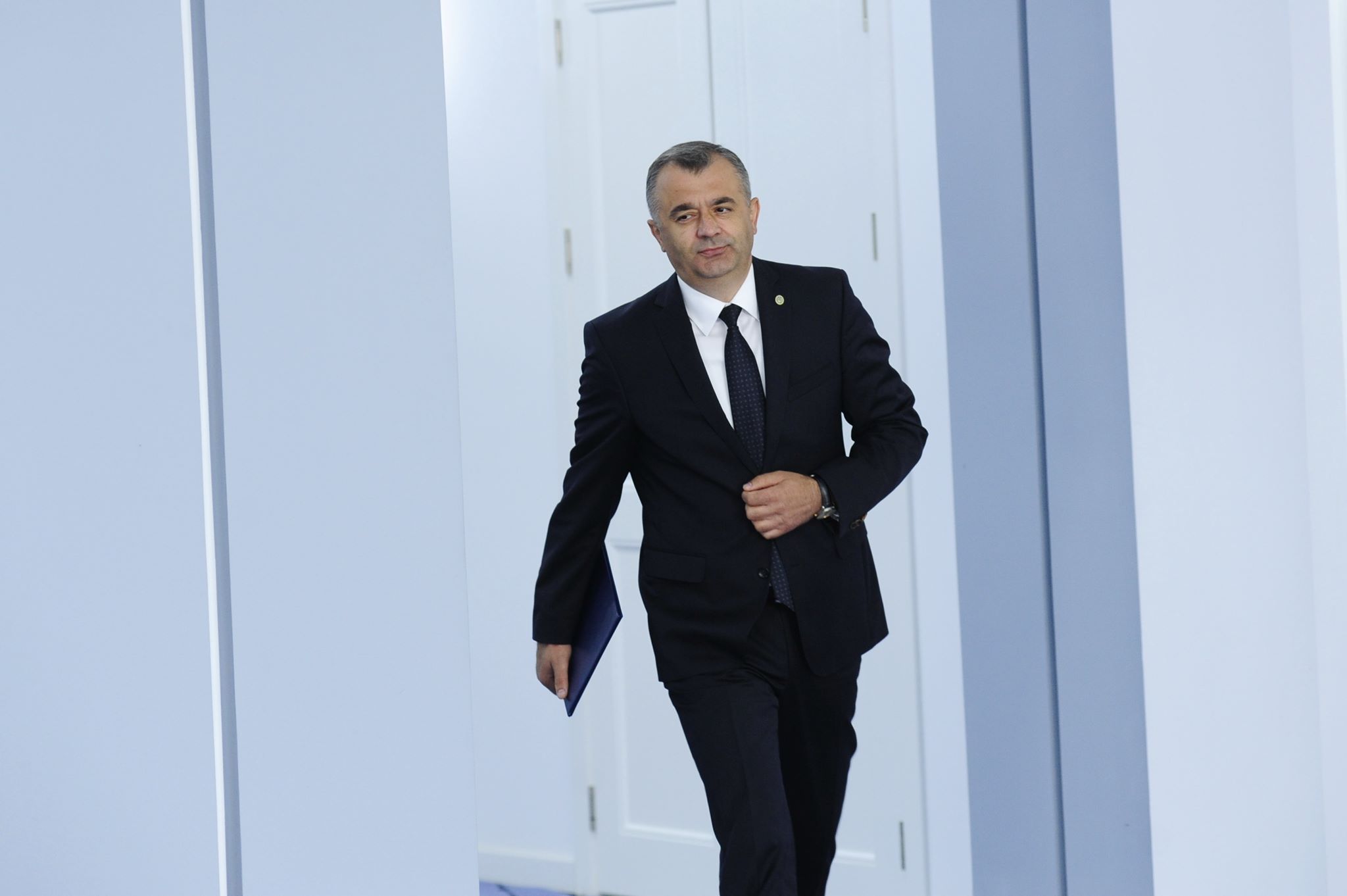 Кику опубликовал слоган и логотип своей будущей партии