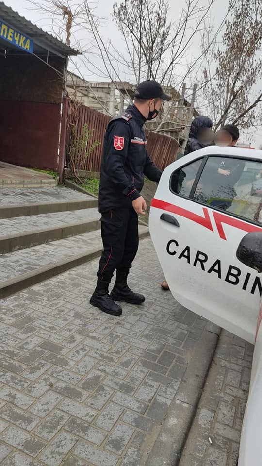Потерялся в Комрате. Карабинеры помогли ребенку найти родителей