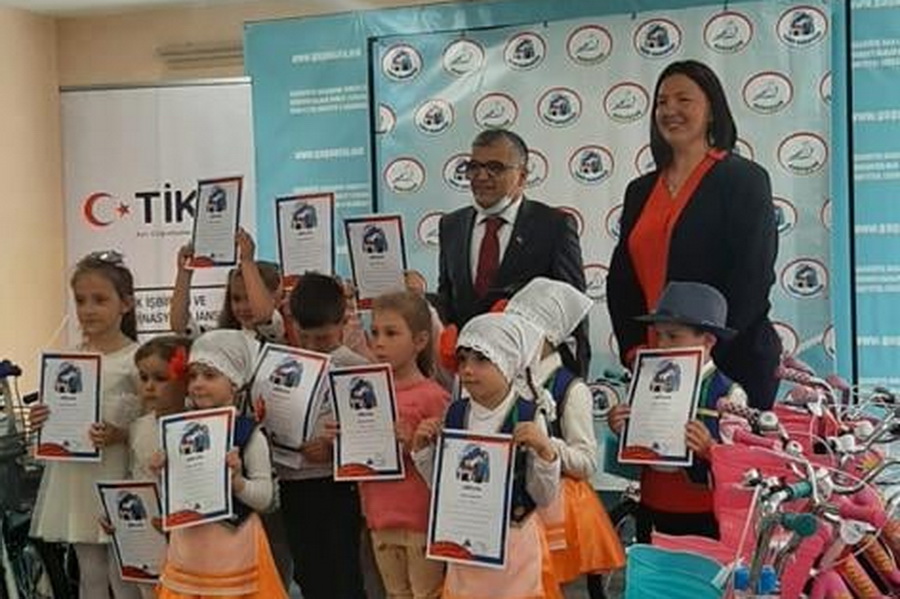 «Говори на гагаузском»: юные участники конкурса получили велосипеды 