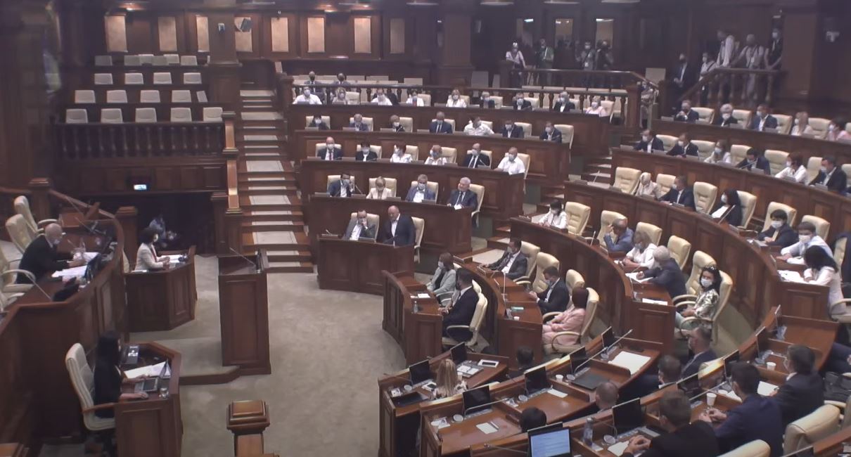 Узнай, кто возглавил фракции в парламенте Молдовы