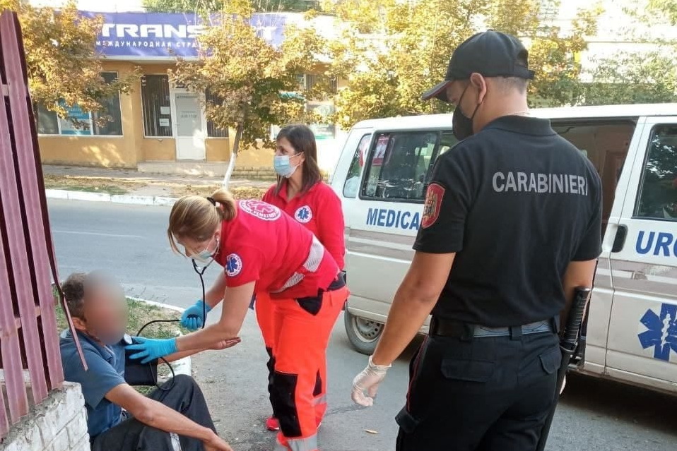 На одной из улиц Комрата нашли мужчину без сознания