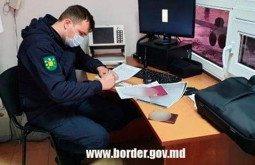 У жителя Чадыр-Лунги на границе отобрали фальшивые водительские права