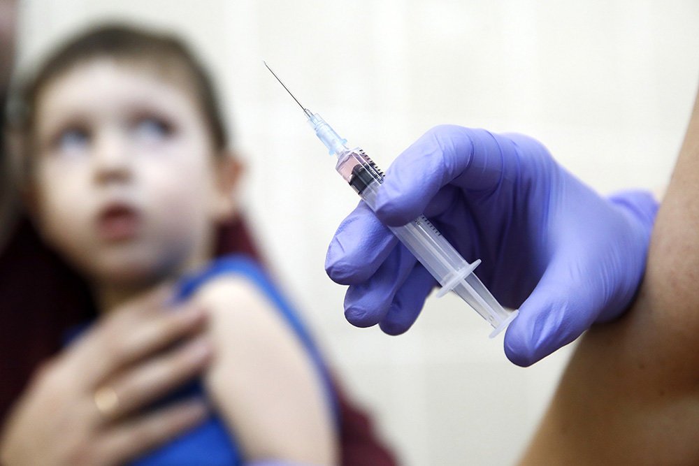 Вакцинация в Гагаузии: первые 5 детей получили прививки COVID-19