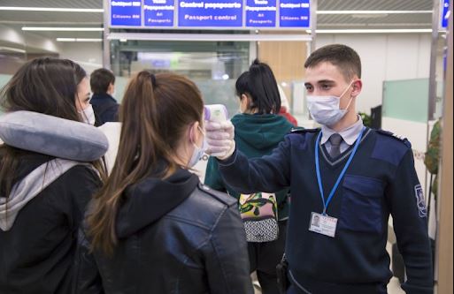В аэропорт Кишинева будут пускать провожающих только с COVID-сертификатом