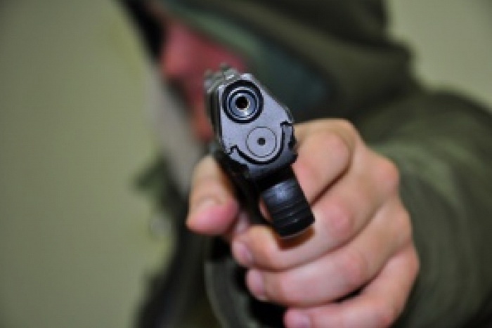 В пригороде Кишинева мужчина выстрелил в жену и попытался сбежать