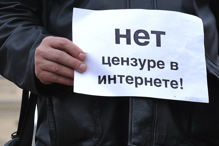 «Люди должны знать, что здесь происходит»: Жители Копчака обвинили примара в «цензуре»