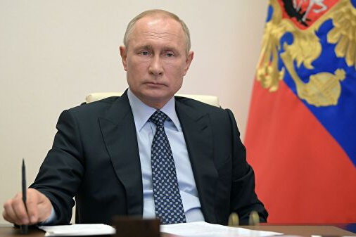 Путин поручил принимать оплату за газ только в российских рублях