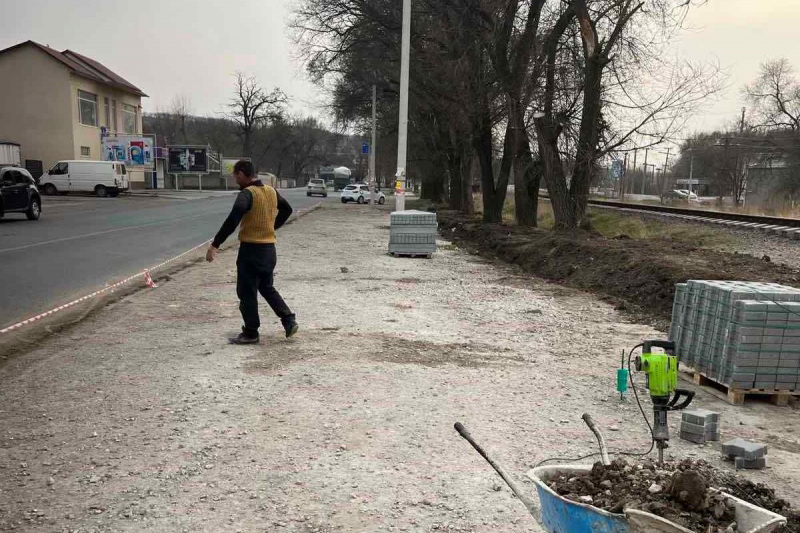 Вдоль железной дороги. В Чадыр-Лунге создают условия для пешеходов и водителей