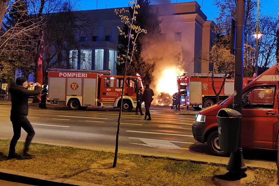 В забор посольства России в Бухаресте врезался автомобиль