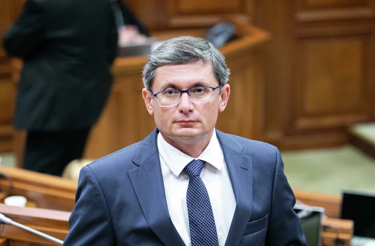 Гросу: Полиция не будет срывать с груди георгиевскую ленточку 9 мая